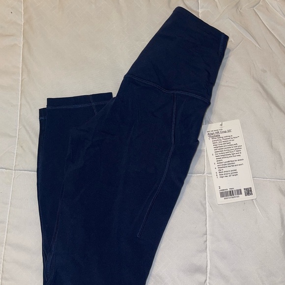 Lululemon HR Crop 23’ Size 2 - Picture 2 of 2